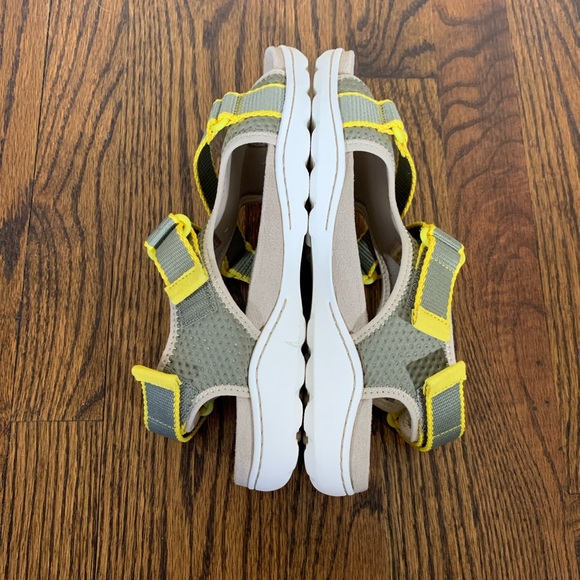 NEW Clarks Women's Amanda Stroll Flat Sandal Army Green Yellow Size 9M - Picture 11 of 14